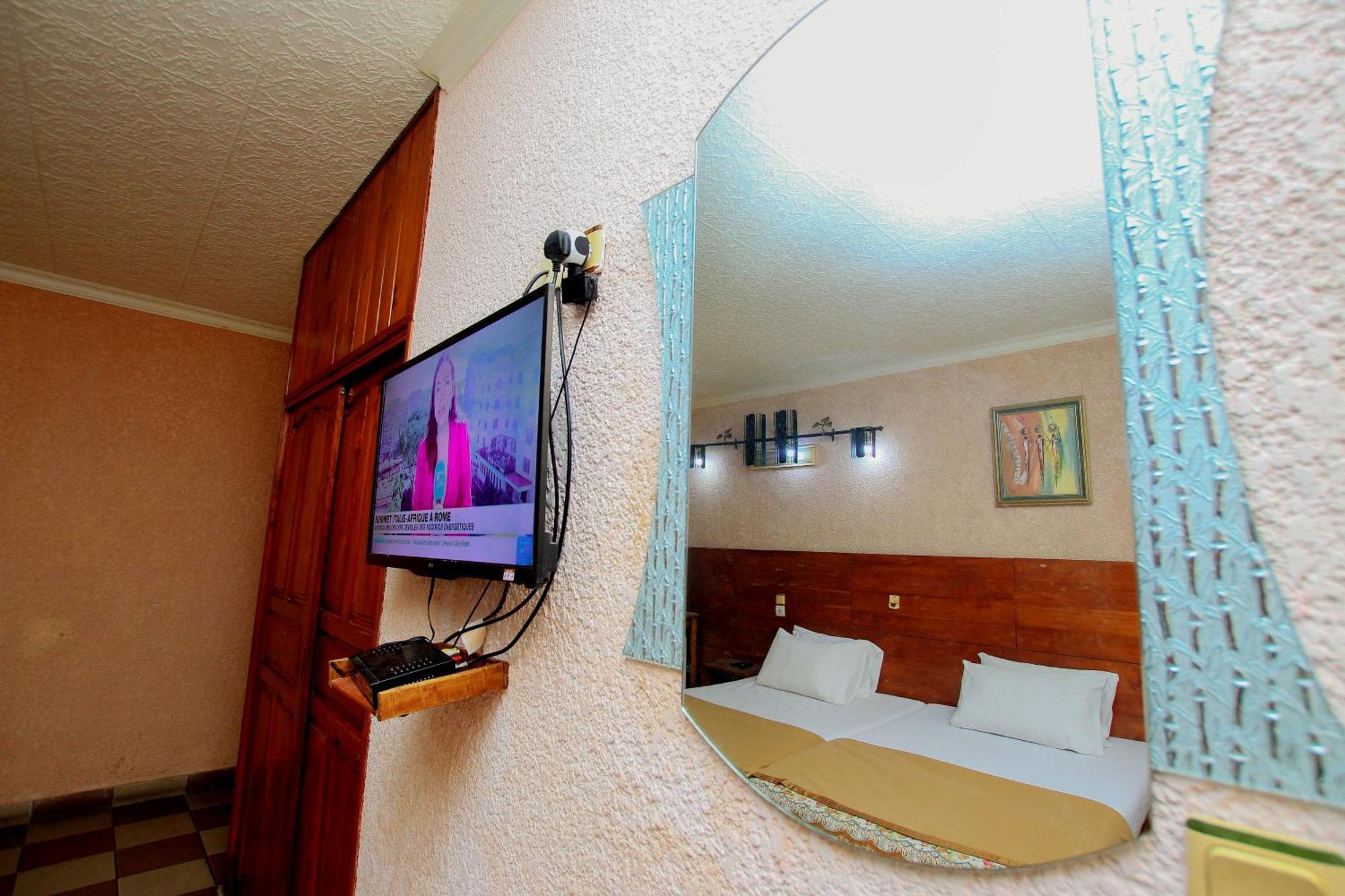 Hotel Le Prince Cotonou Bagian luar foto