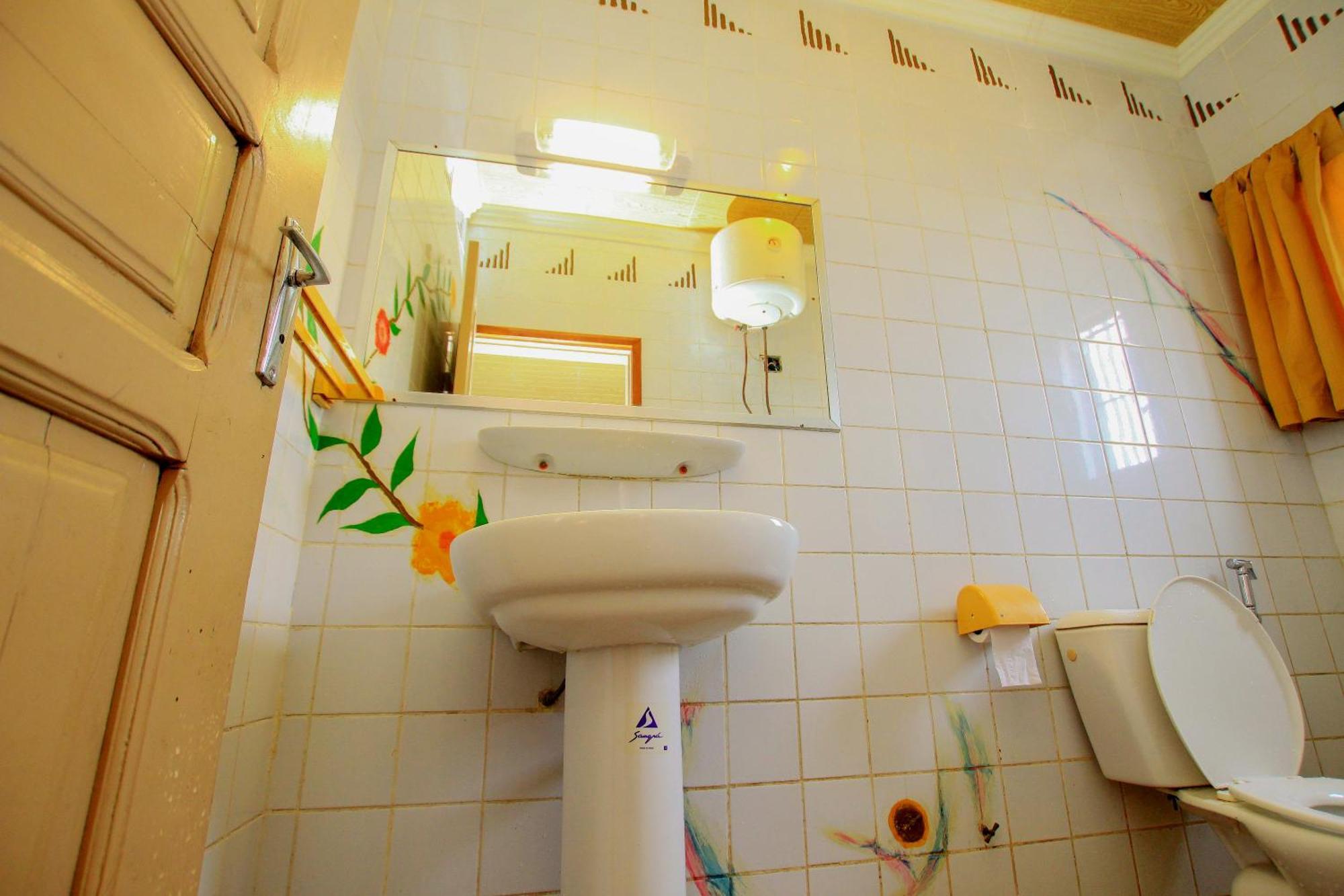 Hotel Le Prince Cotonou Bagian luar foto
